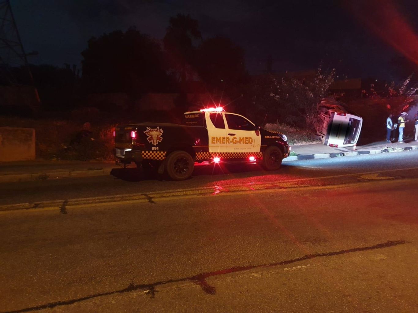 Two injured in a taxi rollover in Primrose