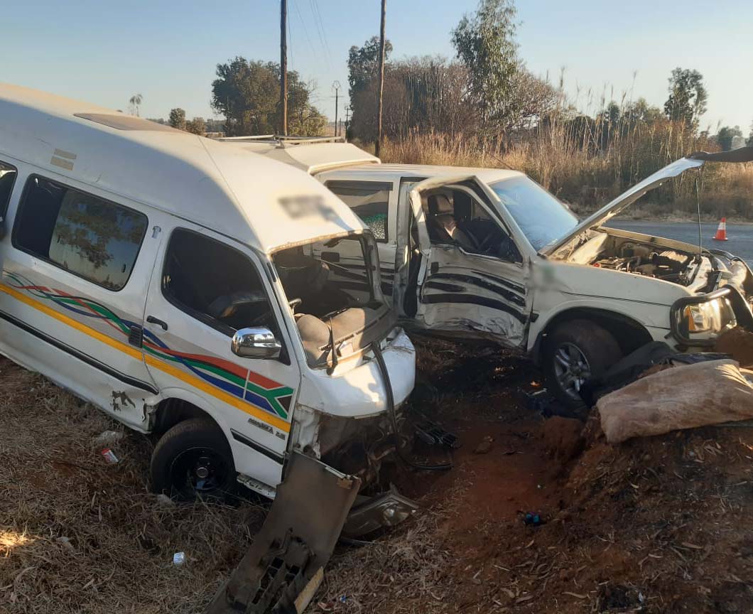 Thirteen injured after taxi and bakkie collided in Meyerton