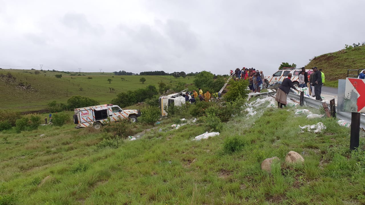 Two killed , 21 injured in crash on the the R33 Natal Spa road