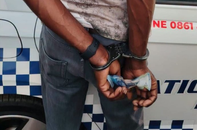 Zimbabwean national arrested on bribery charges at the Musina border