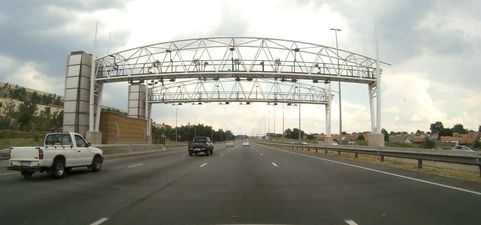 Minister Creecy and the Deputy Minister Hlengwa welcomed the Cabinet decision to approve that SANRAL implement the closure of the Gauteng Freeway Improvement Project (GFIP) historical debt