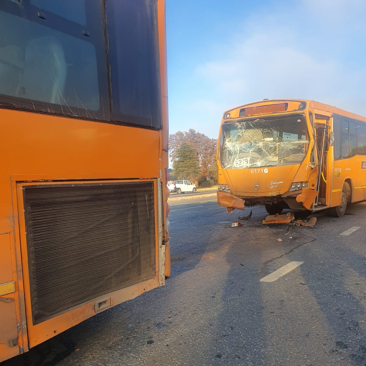 Multiple injured in a bus collision in Discovery