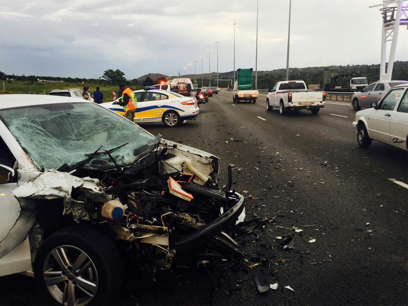High-speed crash on the the R21 between the N1 and Solomon Mahlangu ...