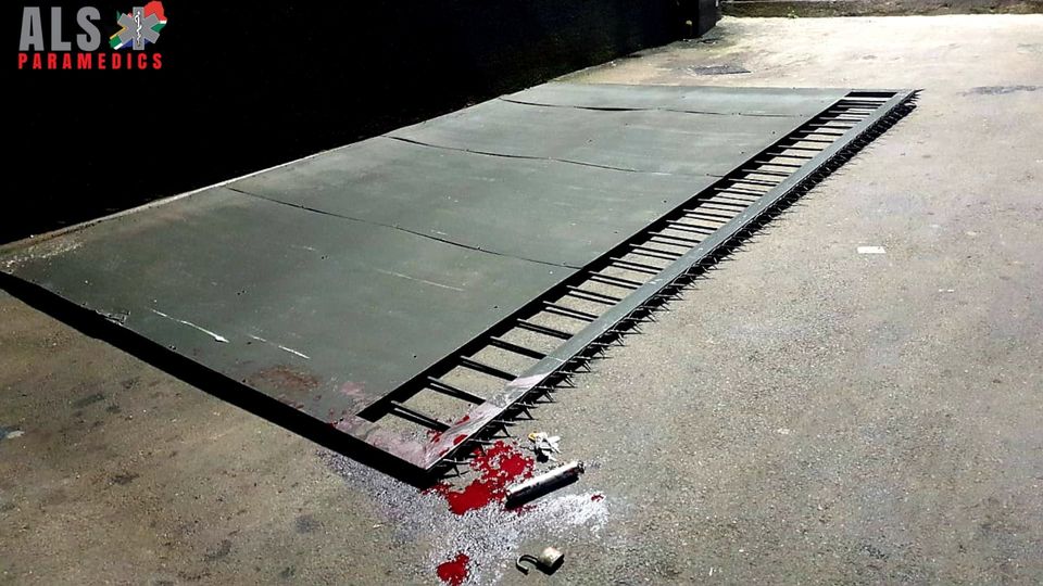 Security guard seriously injured after a metal gate fell on him in Kloof