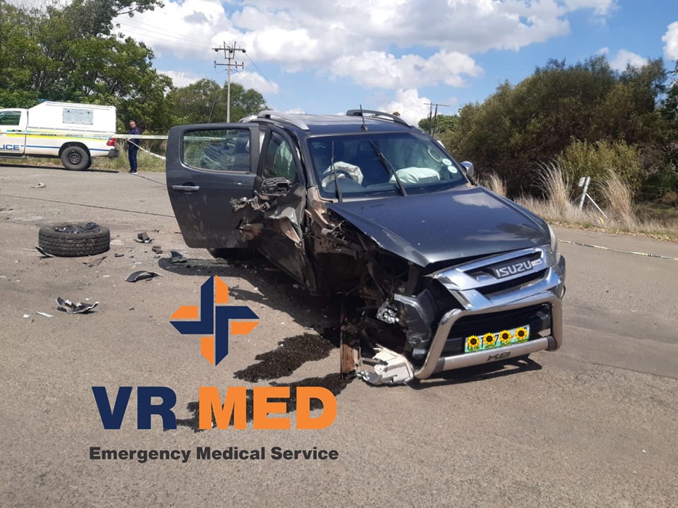 One dead, one seriously injured in a head-on collision in Bloemfontein