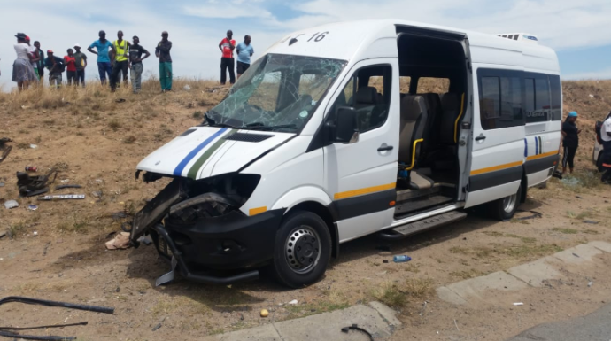 32 injured and another dead following a collision between a taxi and two cars on the N14