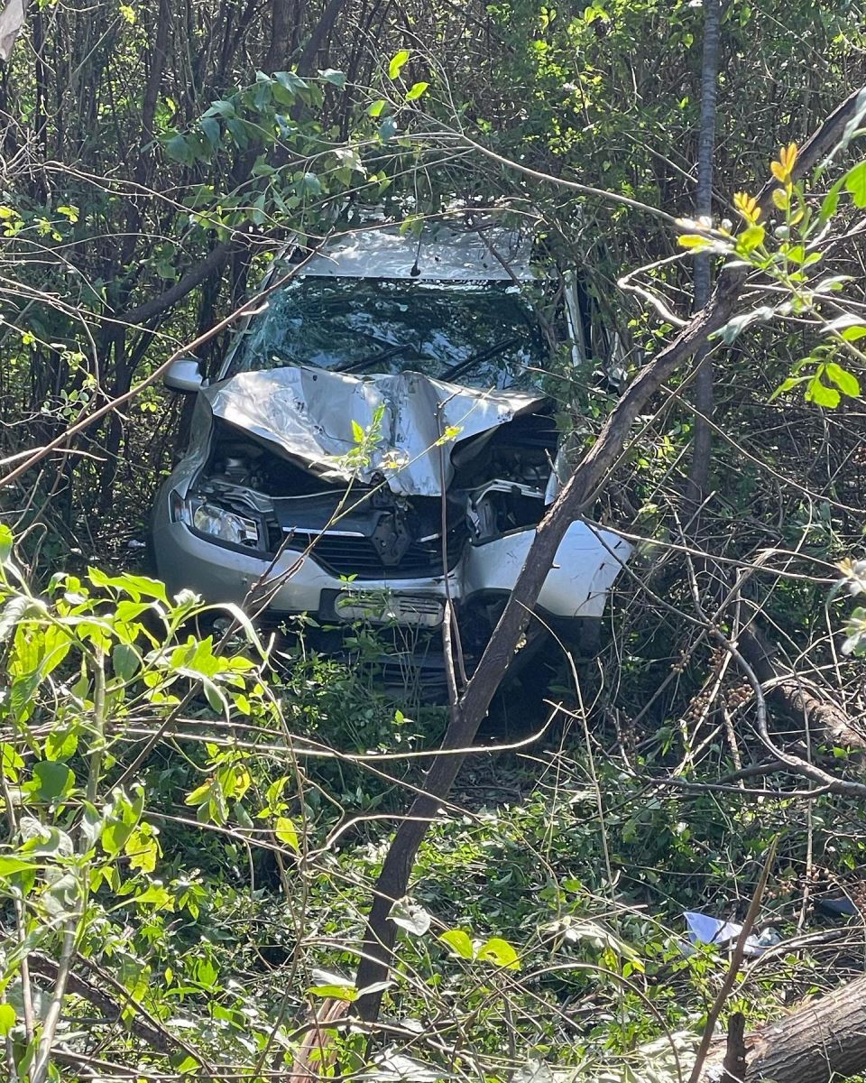 Vehicle crashes down an embankment in Grangetown - Arrive Alive