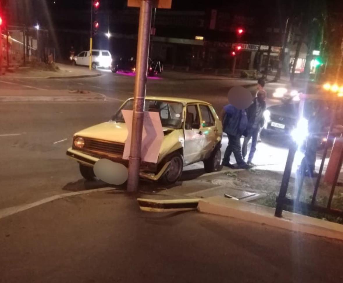 Vehicle collides into a light pole in Tongaat