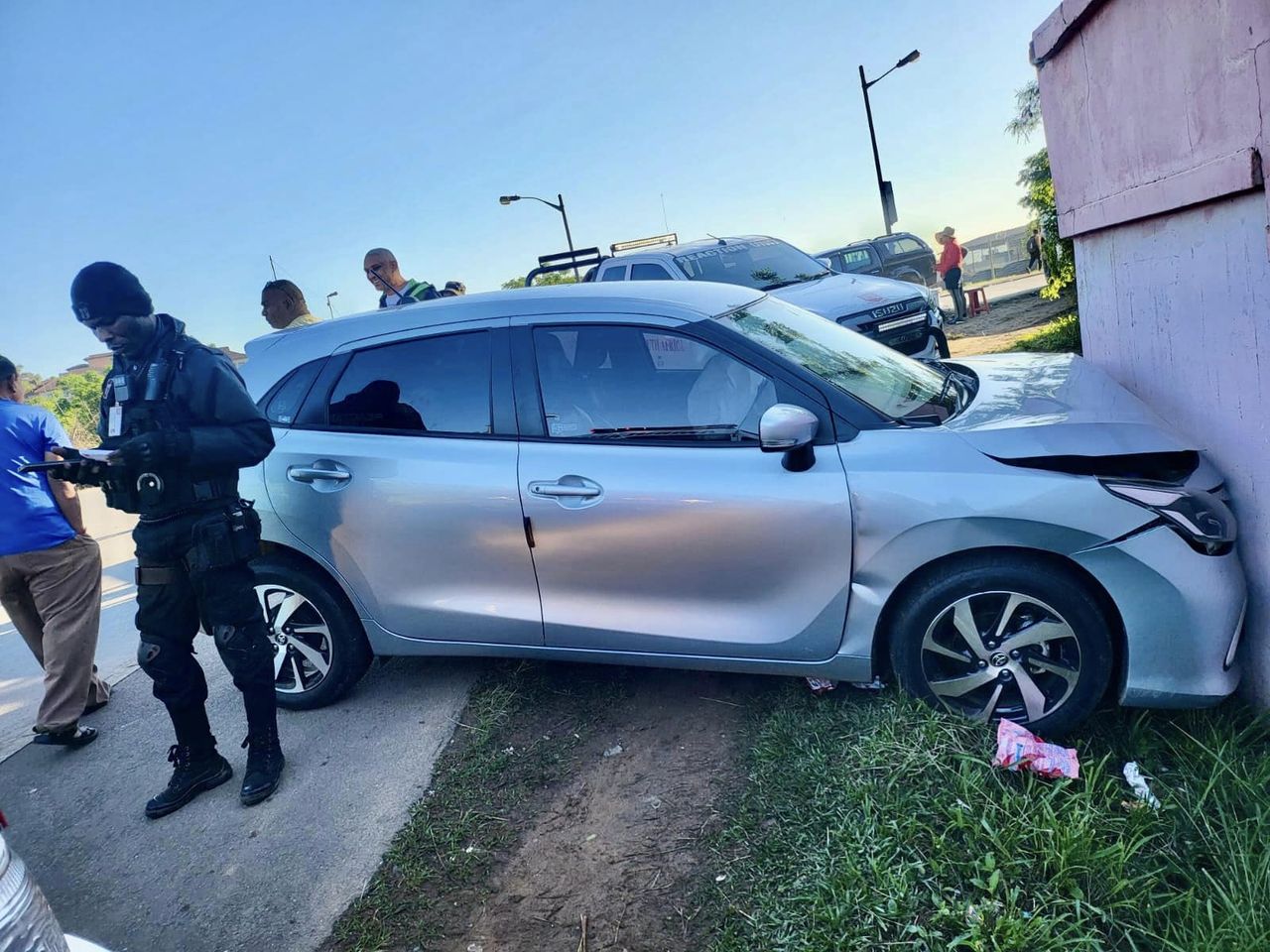 The driver of a vehicle crashed into a wall in Verulam
