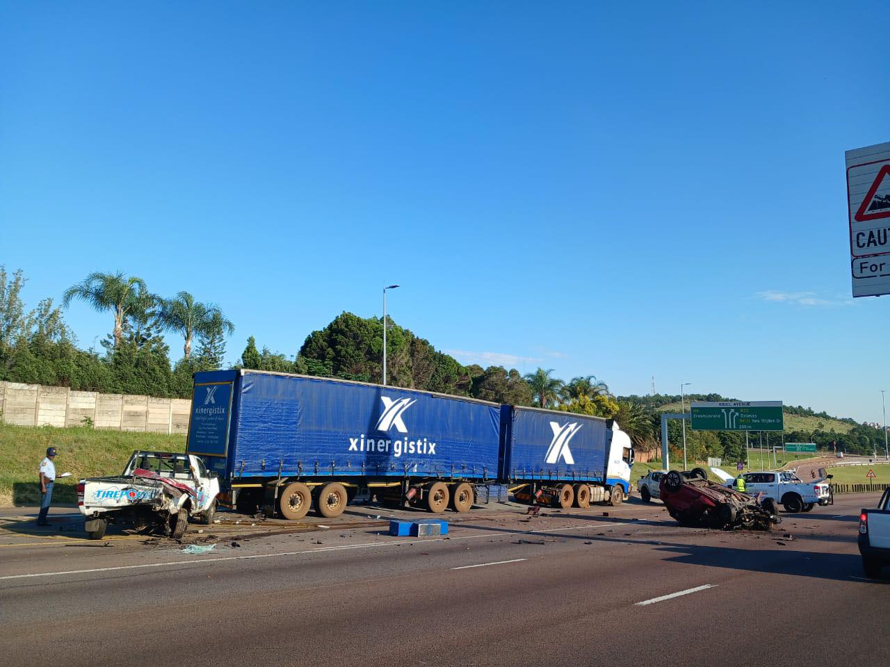 Fatal collision involving two vehicles and a truck on the N1