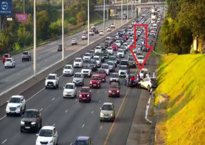 Crash on the N1 Northbound before Malibongwe Drive