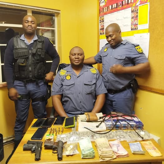 Three suspects arrested during blue light patrol in Khwenxurha