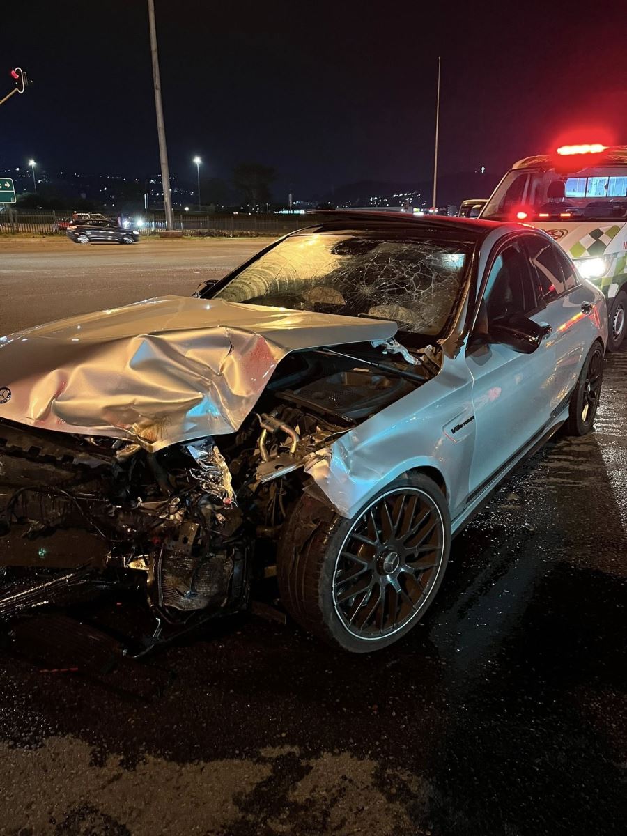 Motor vehicle collision on the R24 at the KFC traffic lights