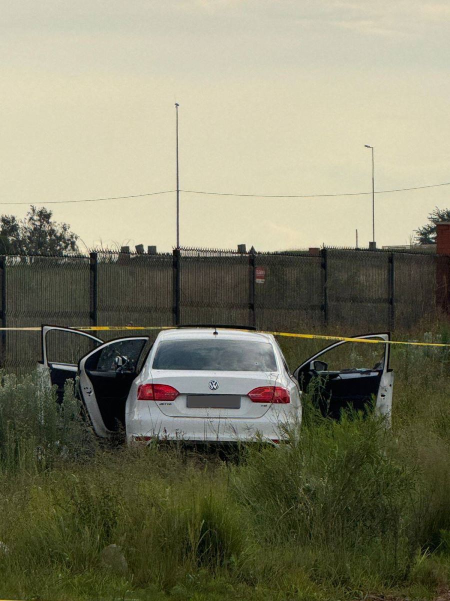 Two courier delivery vehicles robbery suspects were fatally wounded and ...