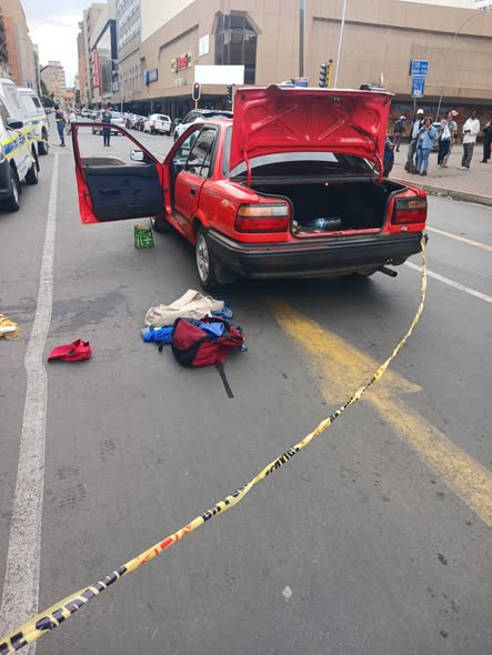 Successful arrest of five suspects shortly after a business robbery ...