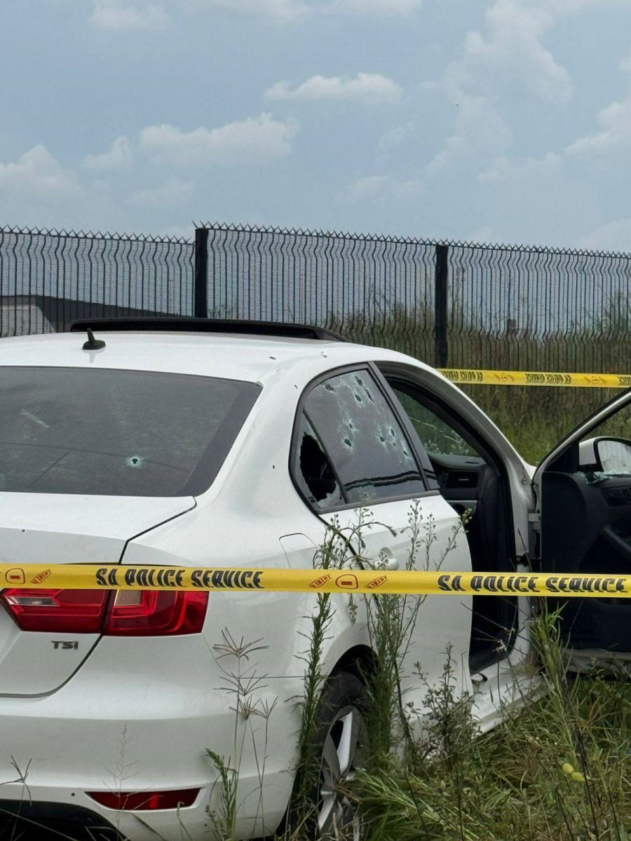 Two courier delivery vehicles robbery suspects were fatally wounded and ...