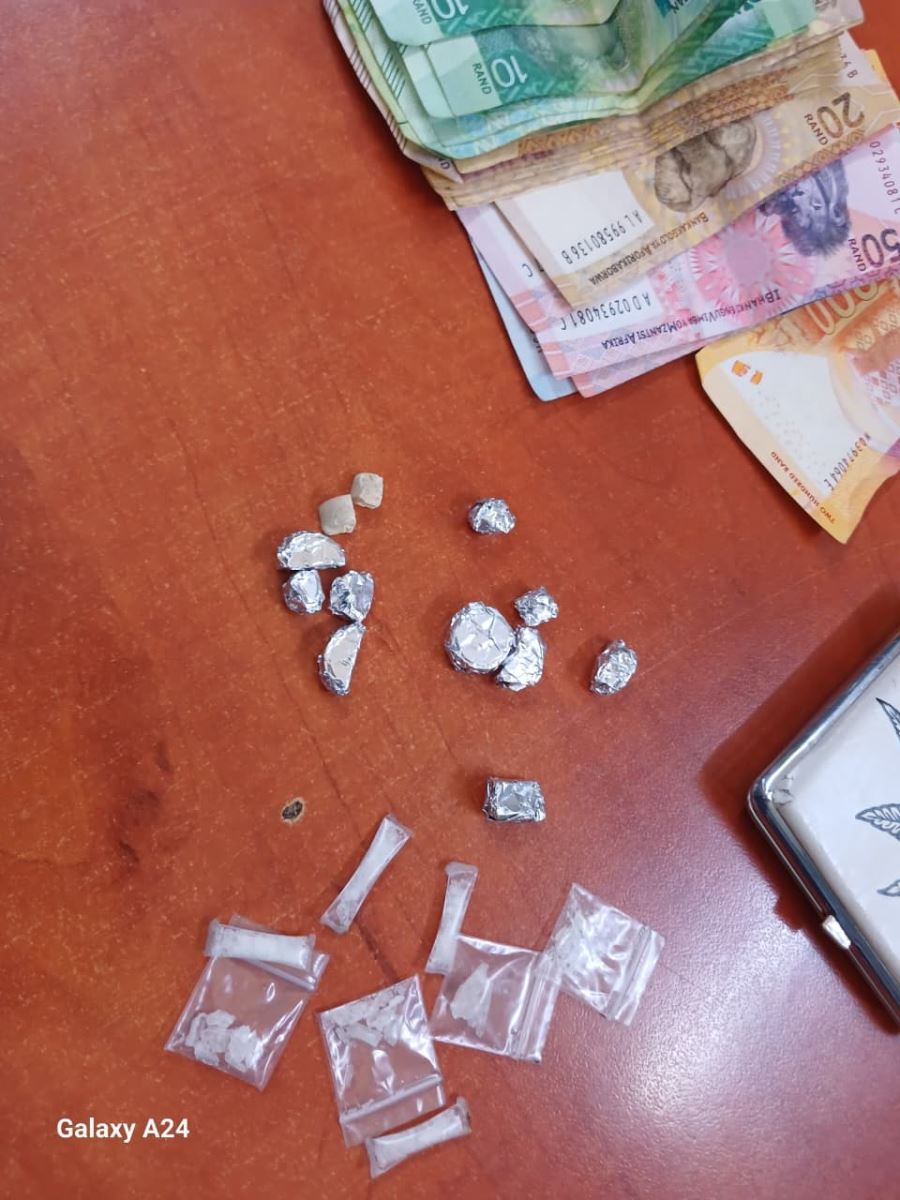 Intelligence driven operation leads to the arrest of suspects for possession of drugs and suspected stolen goods