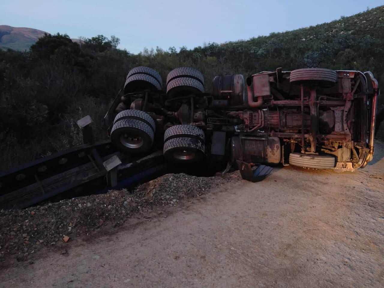 Swartberg Pass Closed Following Overturned Truck - Arrive Alive