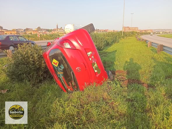 Motorists are advised of an overturned vehicle on the N2 Freeway just before the Kempston Road off-ramp, Eastbound