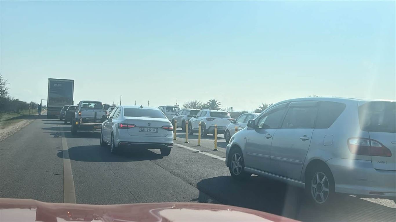 N1-27 North next to Engen, Tweefontein, on the outskirts of Polokwane: The road is partially closed due to a motor vehicle accident