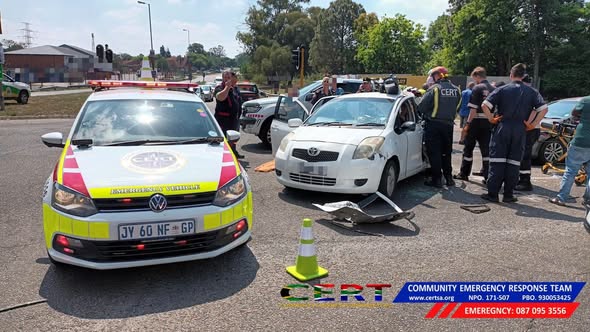 Motor vehicle collision at the intersection of the R101 and Wierda Road in Centurion