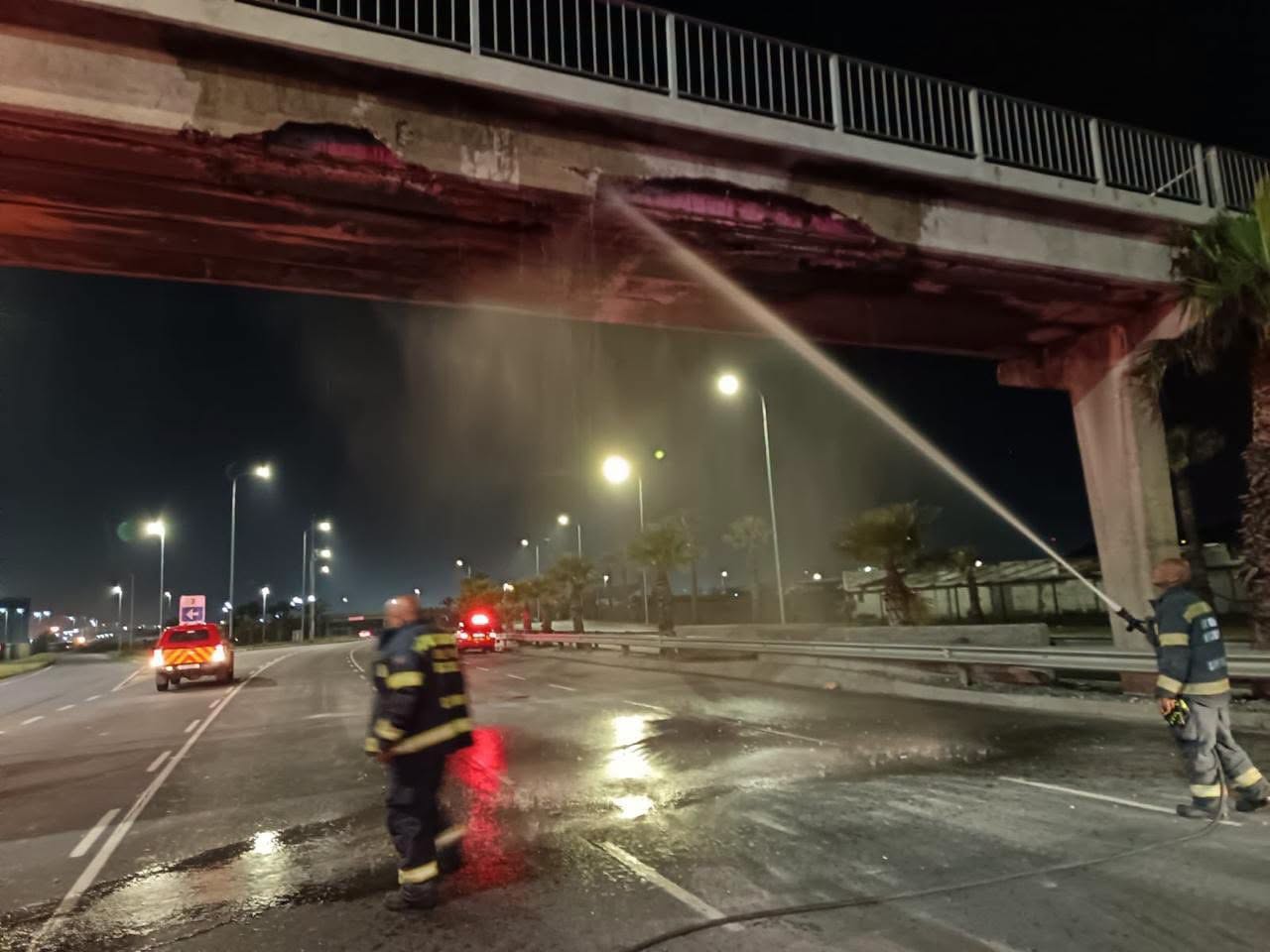 The N1 FW De Klerk Boulevard inbound and outbound into and out of the CBD is now fully open for the Monday morning commute