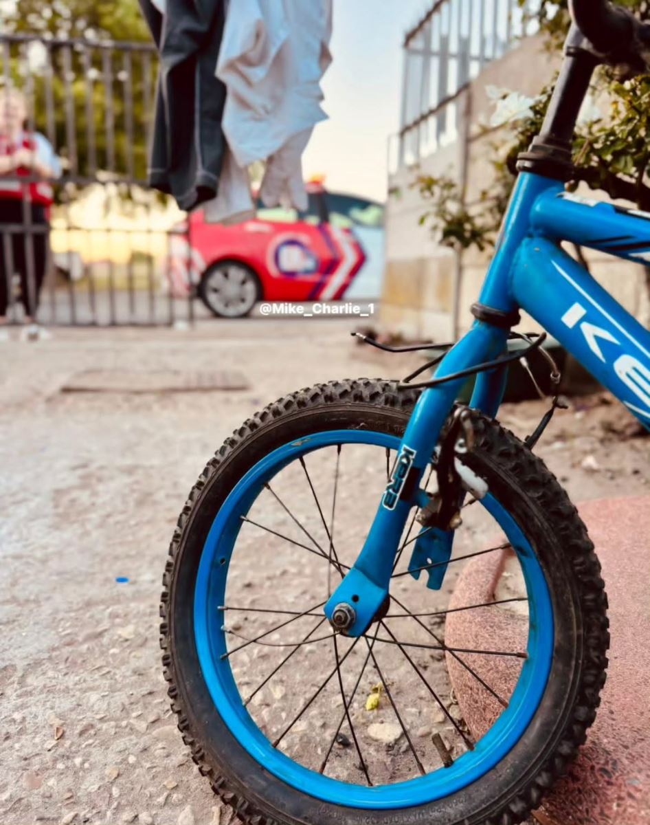 Child injured when knocked down by a bicycle