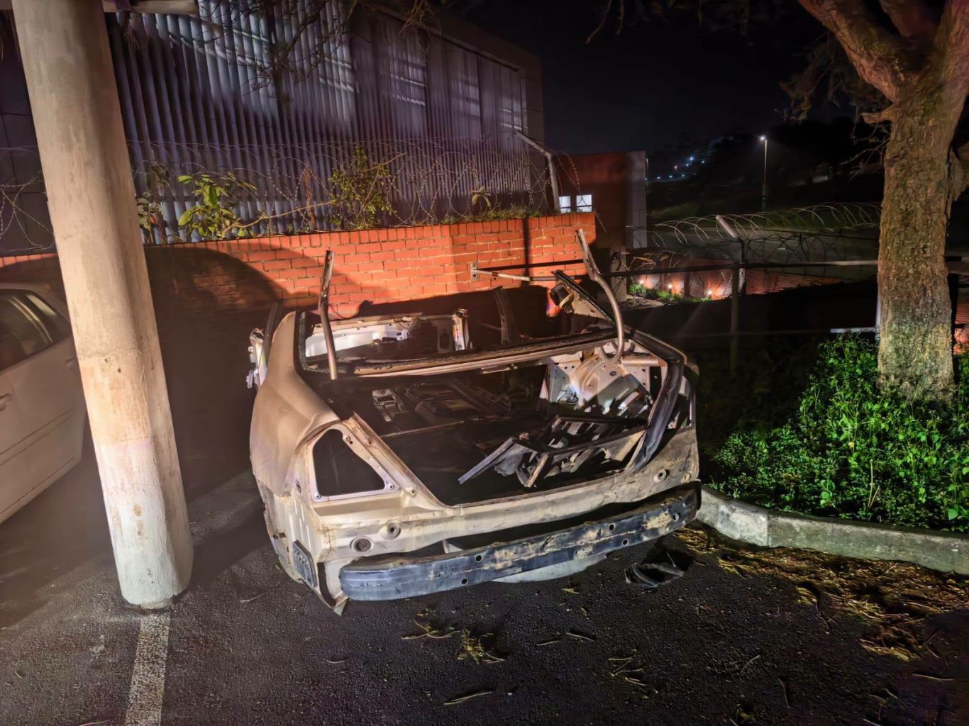 Durban Metro Police services uncover a decomposed body, a suspected vehicle chop shop and three stripped vehicles
