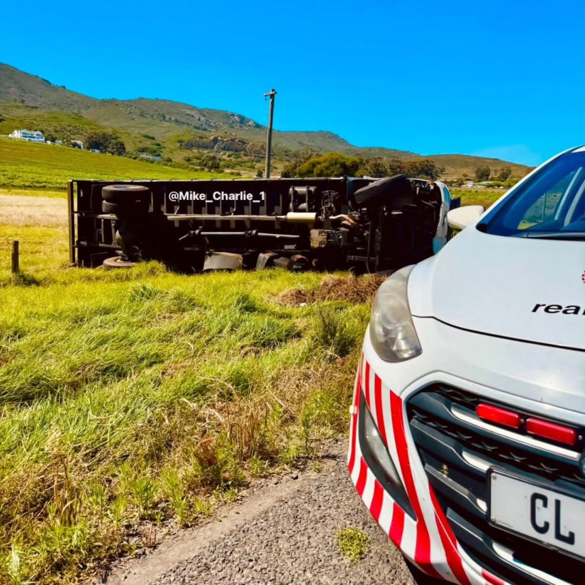 Seven injured in a truck rollover on the R44 Agter Paarl