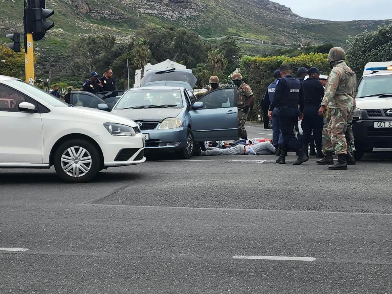 Western Cape SAPS management welcomes the swift arrest of five gang-affiliated male suspects following a shooting in Military Road, Steenberg