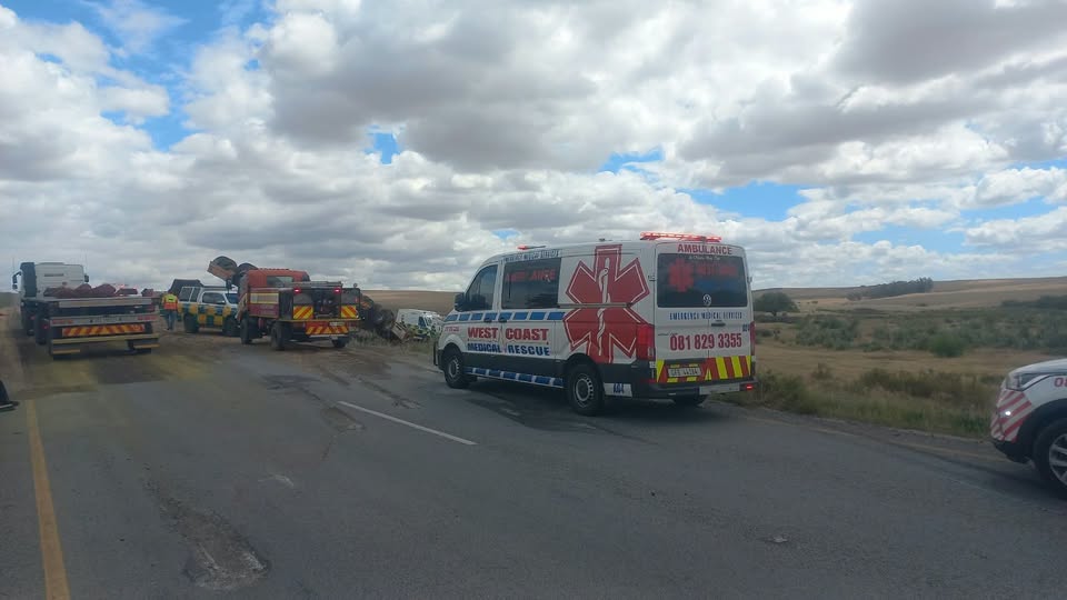 Truck rollover on the Riebeeck Kasteel road between Mooreesburg and Riebeeck Kasteel
