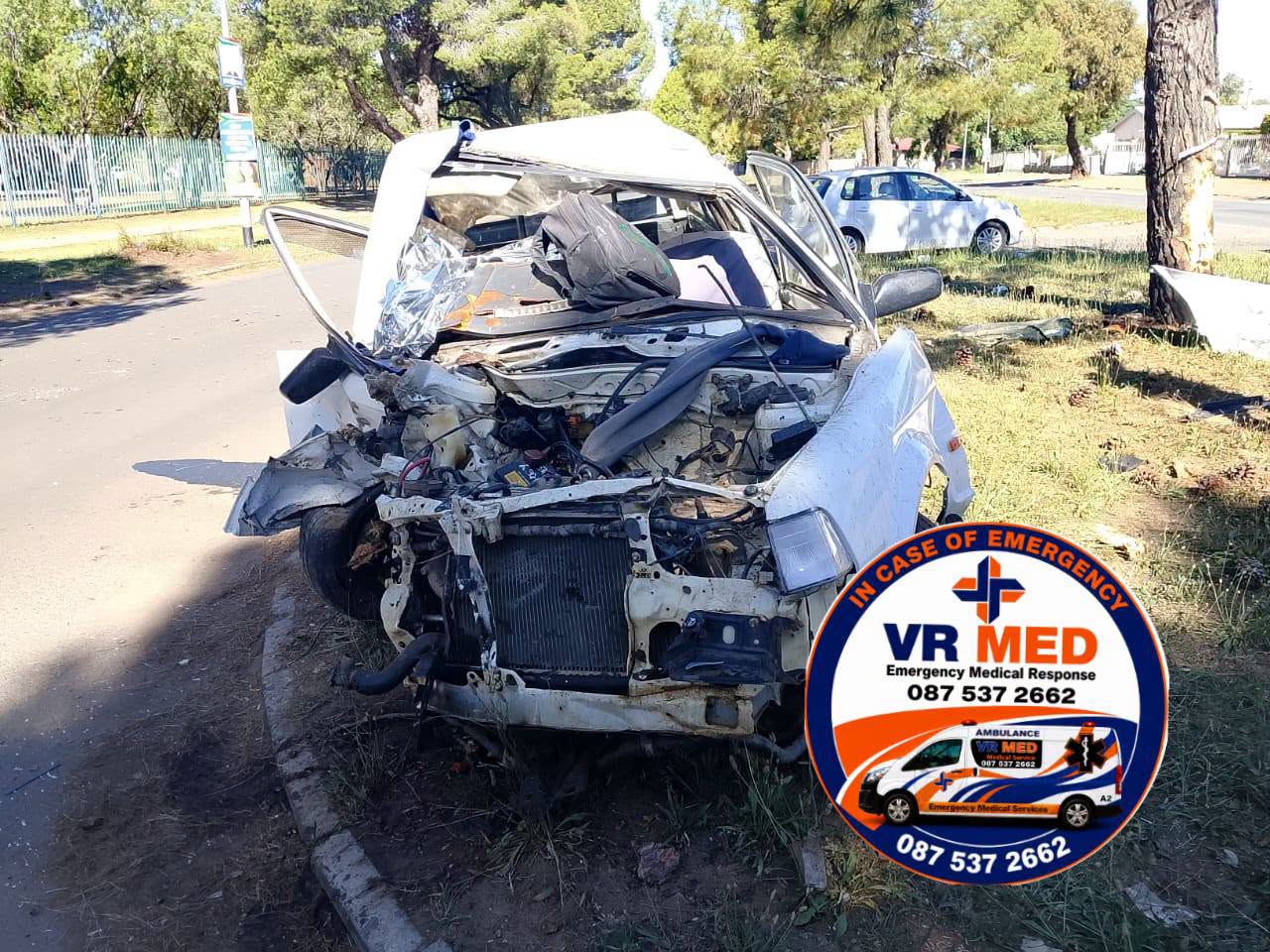 Fatal crash into a tree on Rose Avenue, Bloemfontein