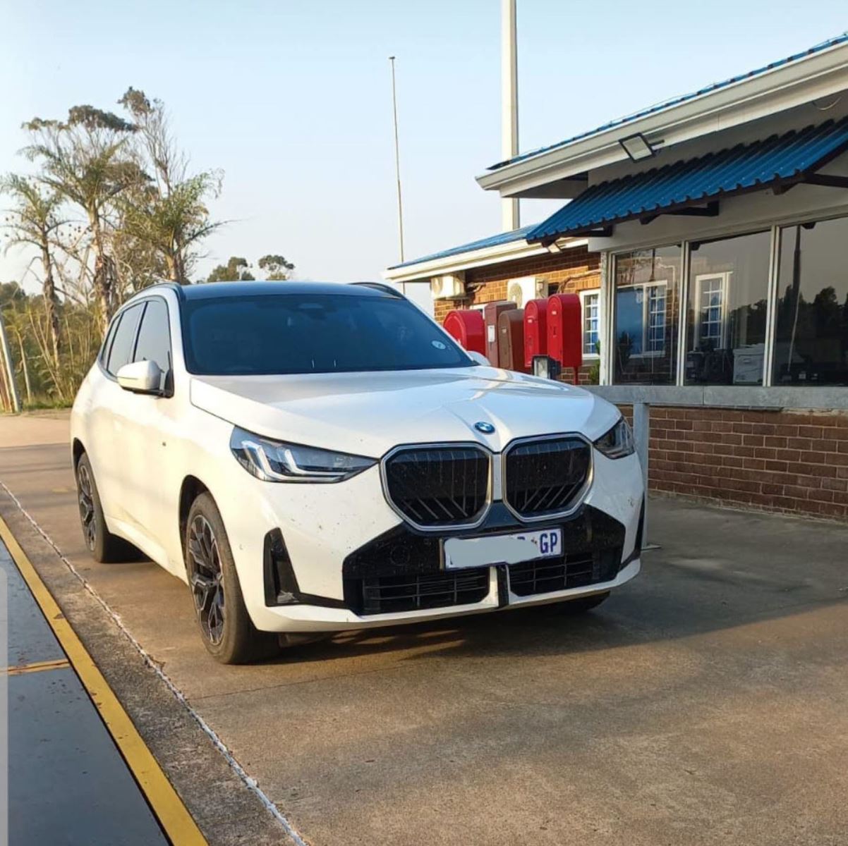 Actress arrested after she was caught driving at a speed of 198 km/h in a 120 km/h zone