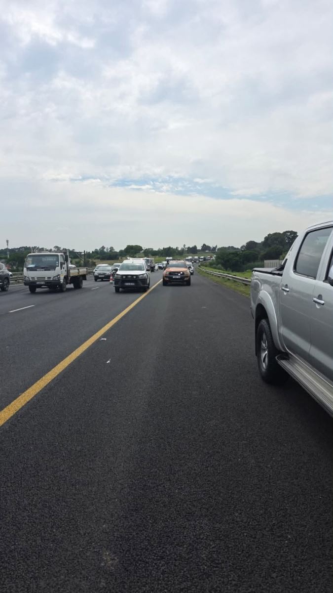 Single-vehicle MVA on the N17, Johannesburg-bound, a few kilometres before Gosforth Plaza