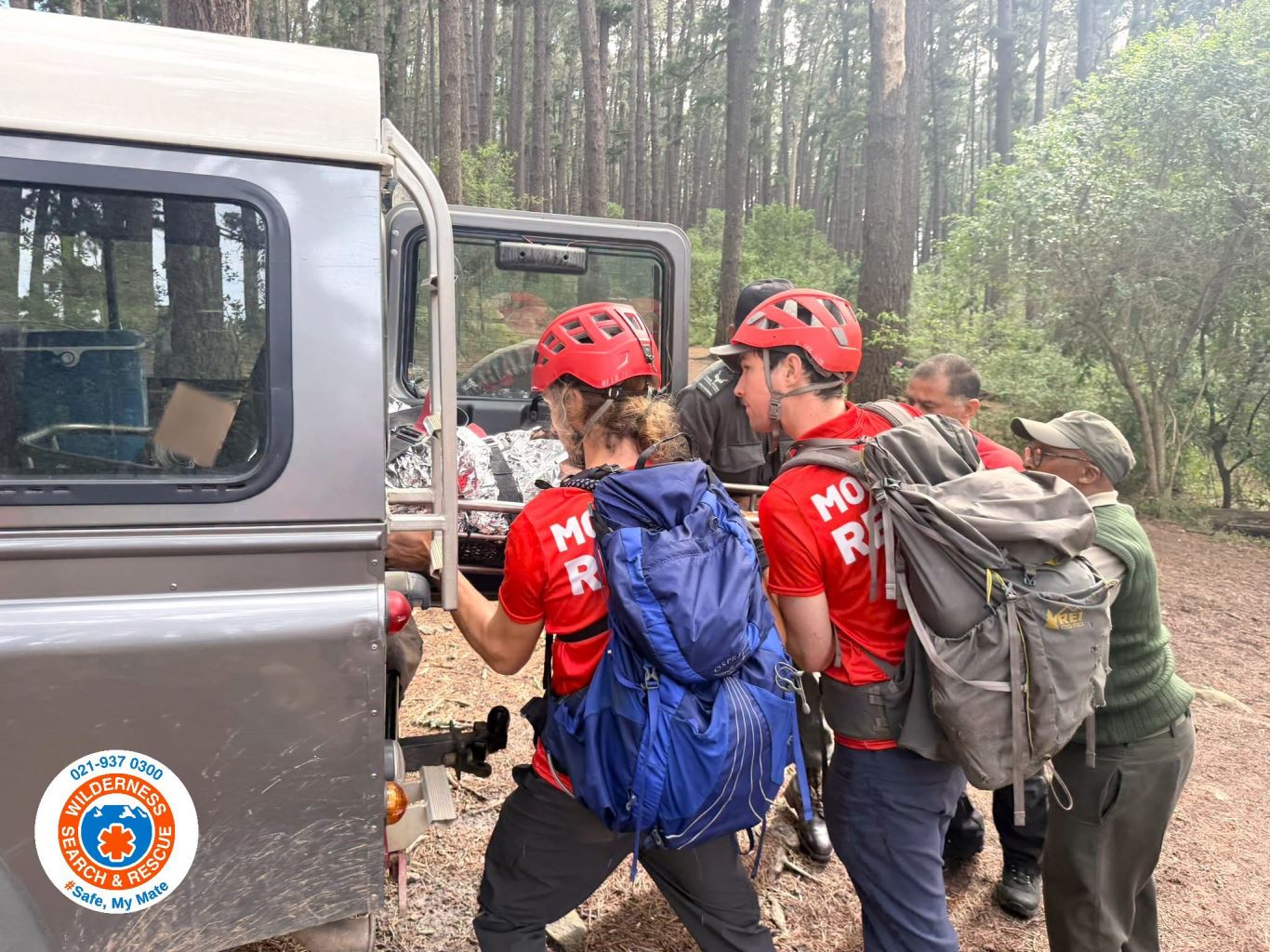 Hiker assisted in rescue by a fellow hiker who made the emergency call