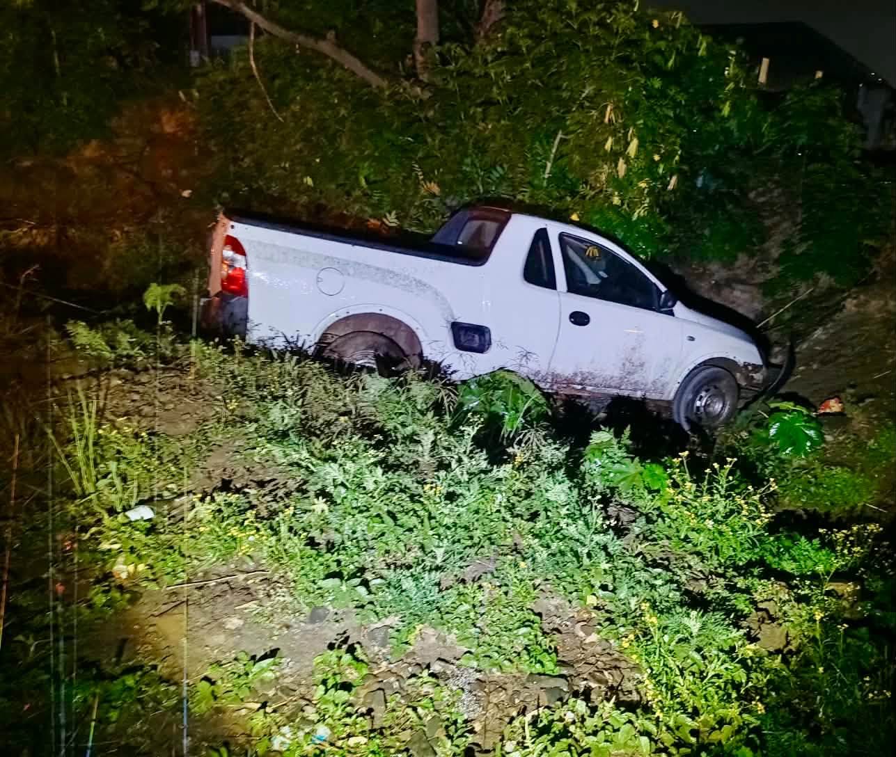 Suspected Oil Spill Sends Bakkie Into Ditch: Waterloo – KZN