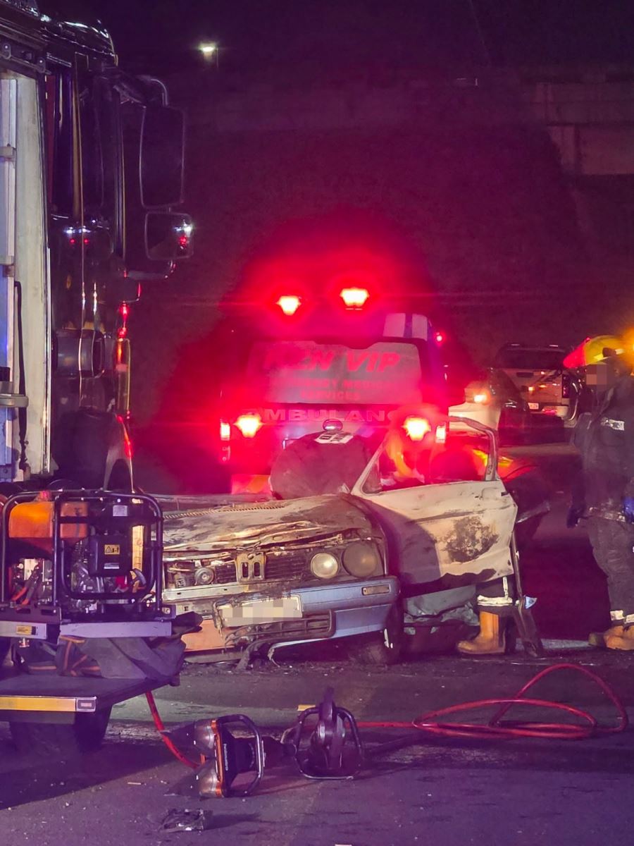 One person has died and another sustained serious injuries following a two-vehicle crash on the M41, just after the Cornubia Mall off-ramp