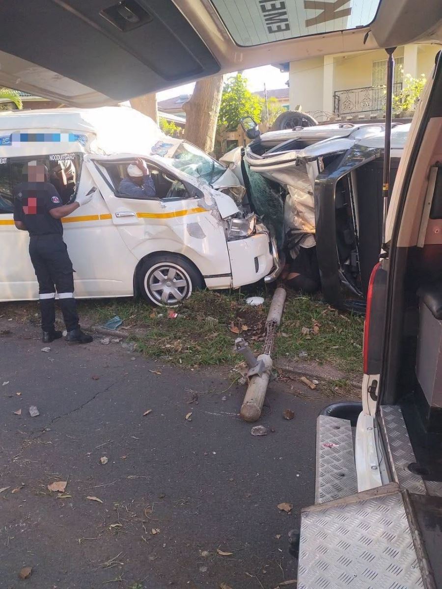 A motor vehicle collision on Hillhead Road, Mount Edgecombe