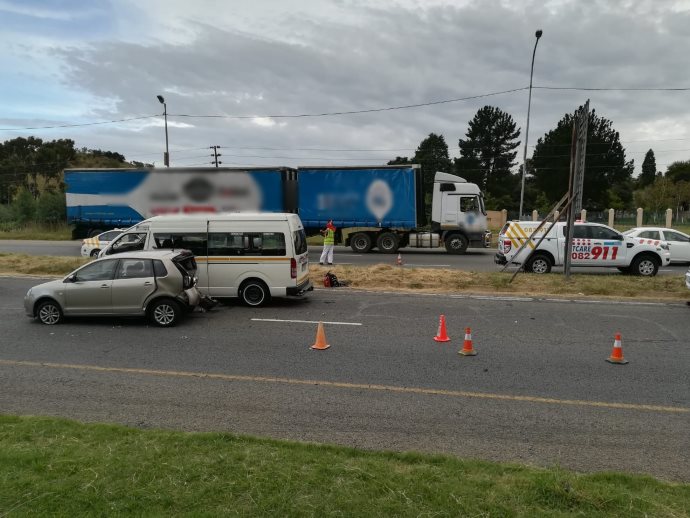 Eleven injured in Taxi vs Car crash in Krugersdorp