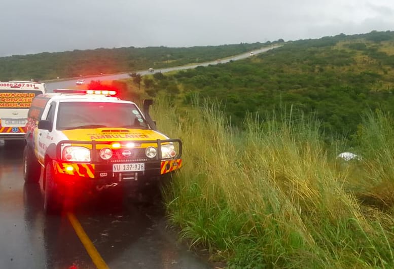 Vehicle rollover on the R66 near Emncongweni