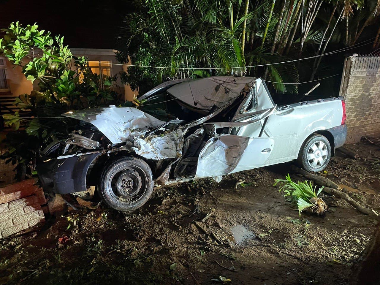 Driver dies after slamming into tree in Durban North.